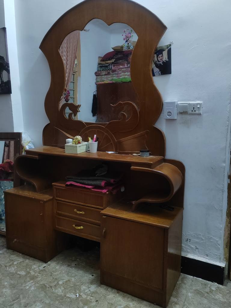 ميز مرايه نضيف بس جبير وجاي ننتقل لغير مكان
السعر ٥٠ الف
شراي خاص عمارة, ميسان


**إذا كنت صاحب هذا الإعلان وتريد حذفه لأي سبب، رجاءا أرسل رسالة إلى الدعم الفني**