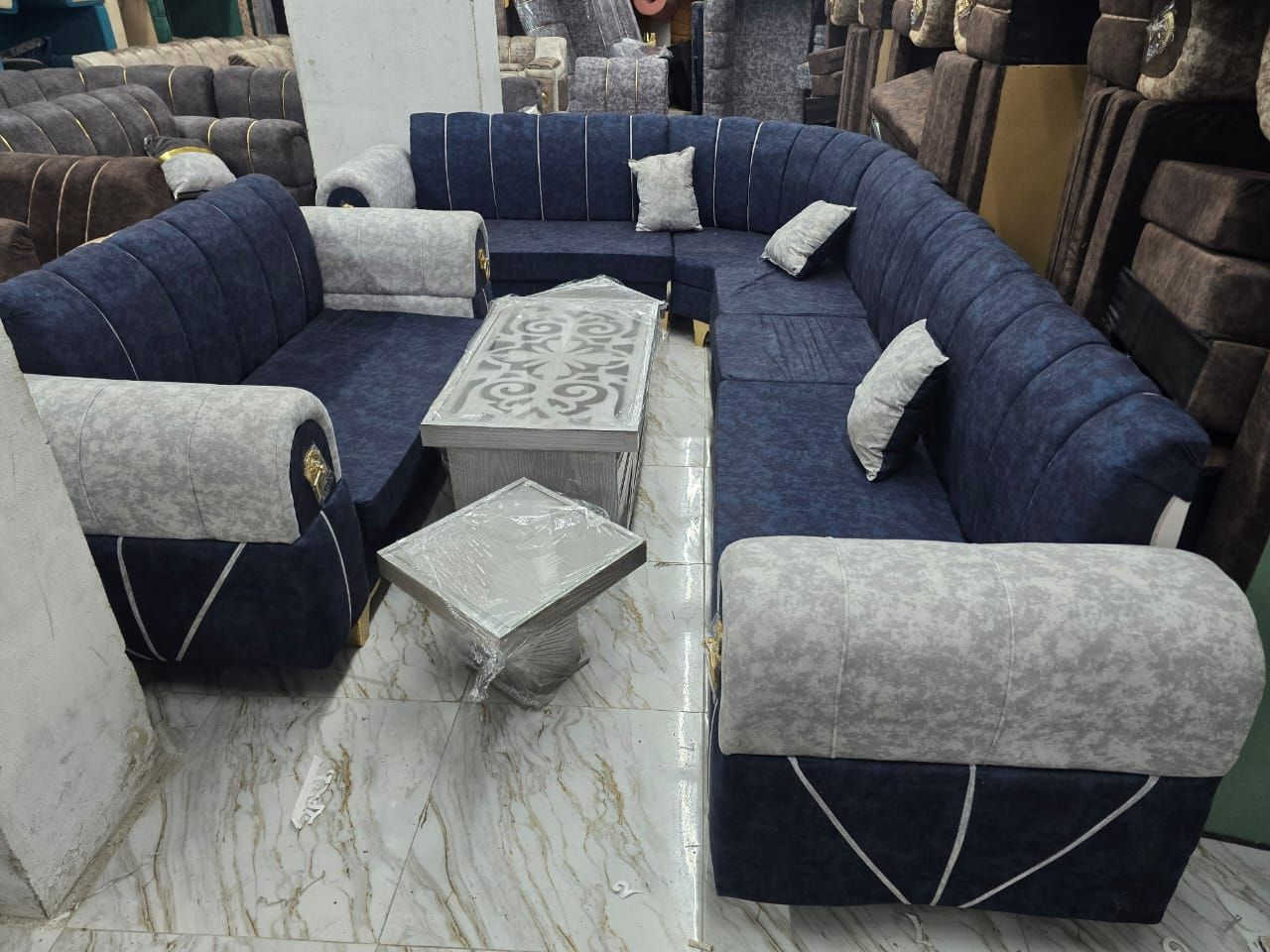 ⛔️ عرووضنا مستمررة 💥طقم كنب9أشخاص وصنددوق ⛔️ بس ب😍#مليونين_و350 ألف طقم كنب مع 🎁طاولات هددية🎁
📲لحق حالك واحجزز :
🛑الطقم المميز والاكثر طلب
😎#طقم #كنبايات9أشخاص
🔴#المواصفات: 
 ✅  خشب شوح
✅#سفنج ع 12سم. ممتاز اول
✅#قماش مرمرة مخمل
✅#صندوق 😍
✅#الطراحة متحركة مذودة بسحابات لسهولة الغسيل🌙
# قواعد لوكنز لون الدهبي  

📛#أستلم نفس الطقم يلي بالصوره
👈 التواصل والاستفسار مسنجر 💥


**إذا كنت صاحب هذا الإعلان وتريد حذفه لأي سبب، رجاءا أرسل رسالة إلى الدعم الفني**