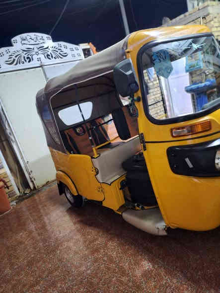 سلام عليكم شباب تكتك البيع شهر ال ٤  ٢٢ مرقم كفاله محرك الكشره خياسات معمره وبيه دحكه جوه البكلايت كلشي موضح بل صوره السعر خاص ***********
