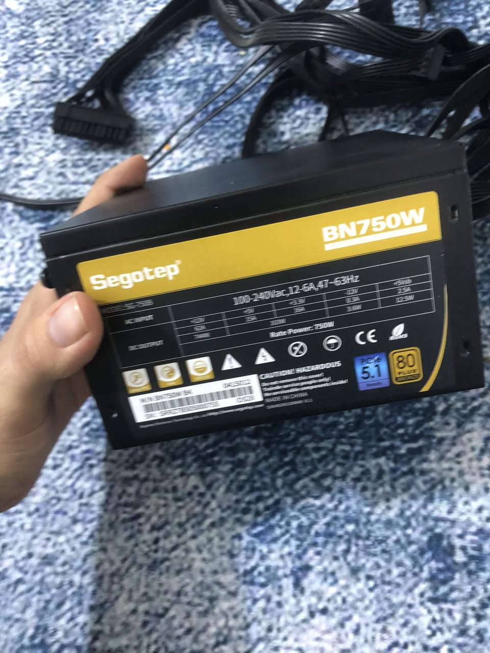 لسلام عليكم، للبيع تجميعة قطع حاسوب (تفسيخ)، القطع كلها نظيفة وشغالة ومواصفاتها كالتالي:
✅ كارت الشاشة: Radeon RX 570.
✅ المعالج: Intel Core i5-6600K (قابل لكسر السرعة).
✅ الرامات: 16GB DDR4.
✅ البور سبلاي: Segotep 750W (قدرة حقيقية وممتازة).
✅ التخزين:
• SSD M.2 Hynix 512GB (سريع جداً).
• HDD 500GB (خزن إضافي).
✅ الكيس: كيس جيمنج تهوية ممتازة مع مشتت هوائي (Cooler Master).
⚠️ ملاحظة بخصوص المذربورد (وعرض خاص):
المذربورد من نوع (MSI Z170A GAMING M9 ACK) فئة عليا، حالياً تطلع كود (00) وما تقلع، البيع على أنها عاطلة.
🎁 الهدية: اللي يشتري المذربورد يجي وياها معالج (Intel Core i3-6100) مجاناً هدية.
📍 المكان: البصرة


**إذا كنت صاحب هذا الإعلان وتريد حذفه لأي سبب، رجاءا أرسل رسالة إلى الدعم الفني**