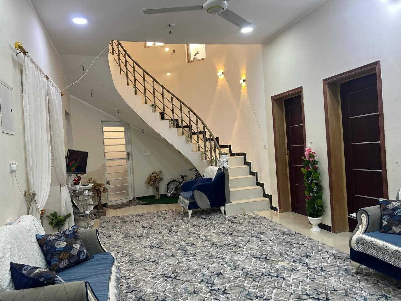 بيت للبيع فقط 
مساحة 250م 
منطقة الدوحة السكني 
يتكون من صاله واستقبال وغرفتين ومطبخ حار وبارد وحمام داخلي وخارجي بناء درجه اولى
مطلوب للمصرف ٧٧ مليون 
 بناء سنه ٢٠٢١
القسط الشهري ٤١٦
اقرب نقطه داله الأسواق القديمة 
تبليط كامل الشارع مبلط
خدمات ماء كهرباء مجاري
الشارع ١٥ م
للاستفسار ***********
