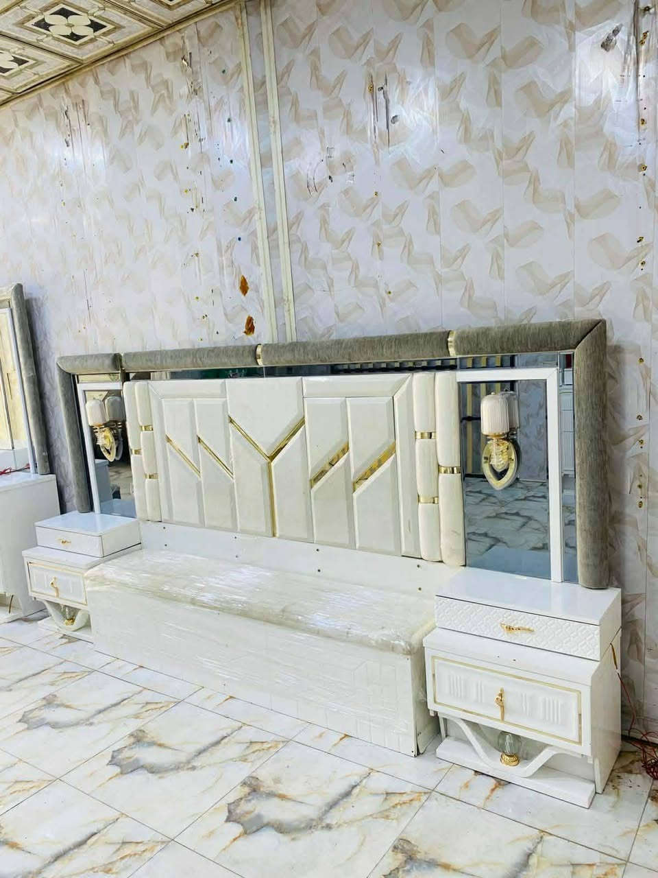 غرفه نوم تركي 10 قطع 
موديل حديث استخدام قليل 
 برغي وجوي حديد شازلون مخزن سرير مخزن جكات اناره شغاله جام برونزي قماش وتر بروف سكك هايدروليك خشب ثقيل صبغ حراري 
سعر مليون و 600  
التوصيل والشد داخل بغداد مجاناً
يوجد توصيل محافظات بكروة
للحجز والاستفسار خاص او واتساب
***********
