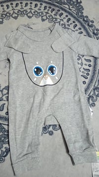 ملابس أطفال • اشارة