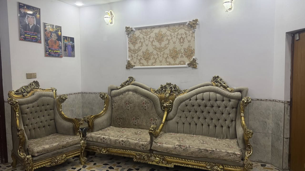 تخم ملكي ابو التاج صناعه مصريه النضافه اخو الجديد يحتوي على سبع قطع للاستفسار على الرقم *********** العنوان بغداد حي اور
