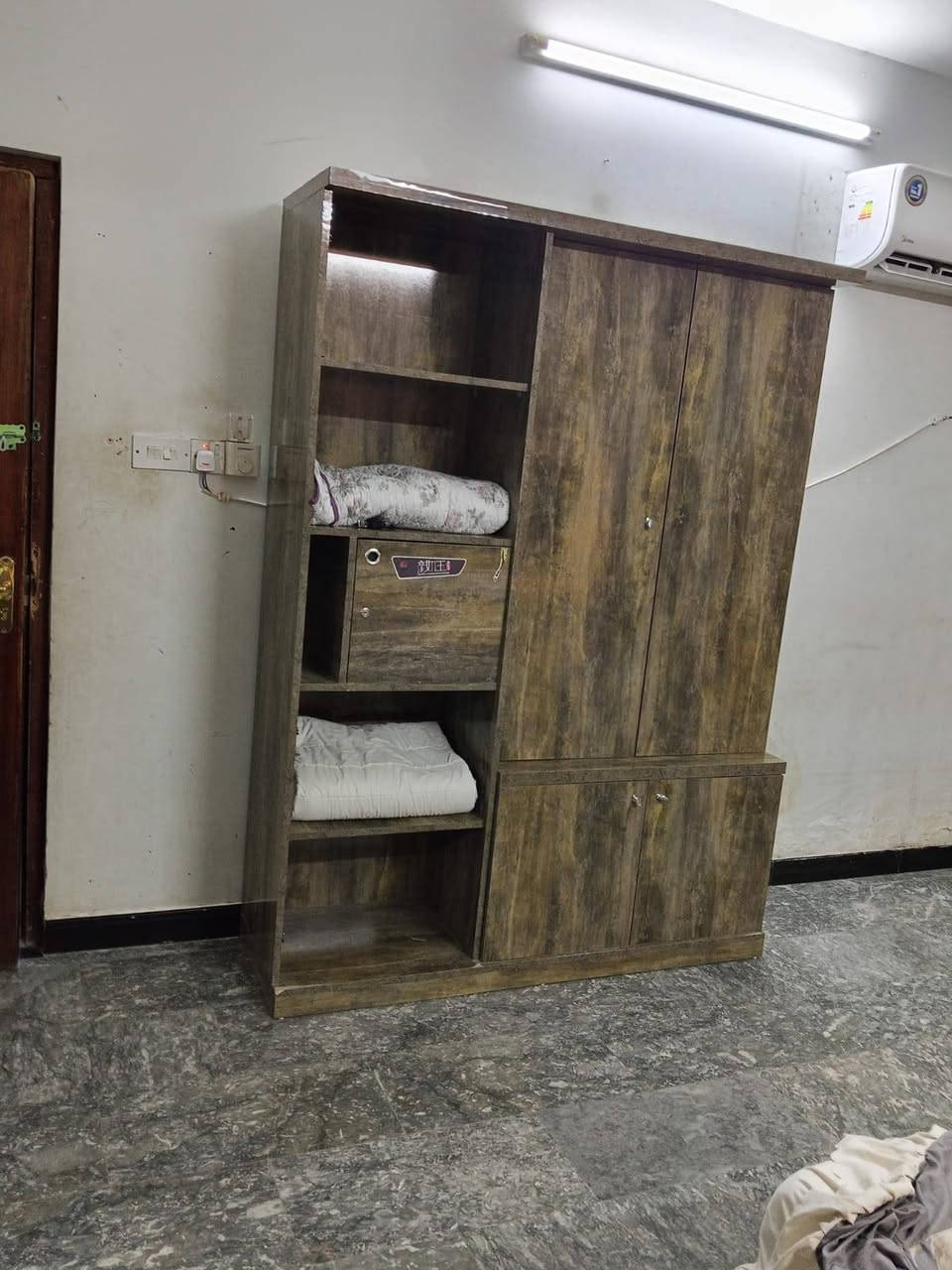 السلام عليكم غرفه نوم للبيع ماخذيها ٢٤ ورقه السعر مليون
***********
