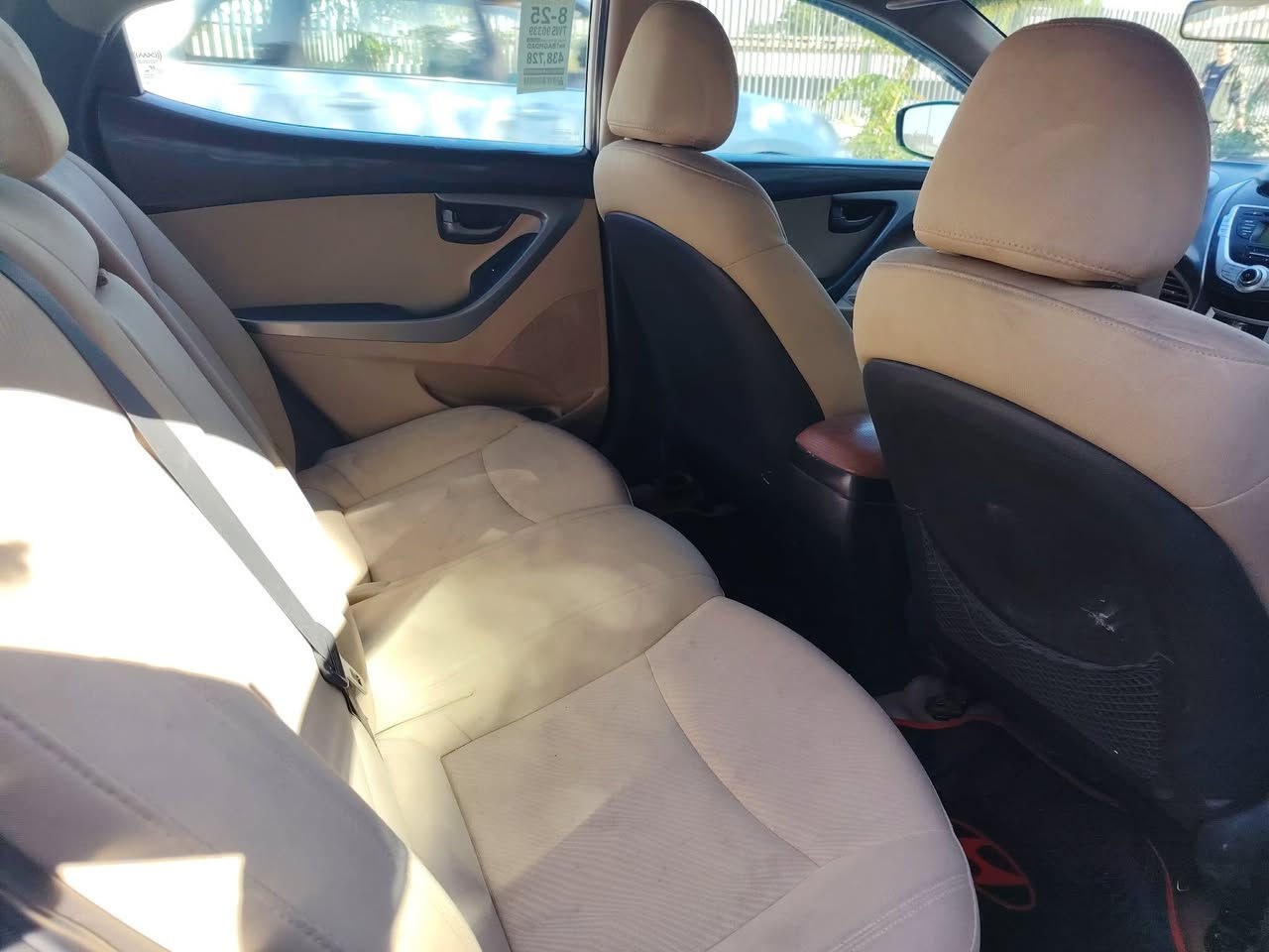 السلام عليكم الانترا للبيع موديل 2011 مضلع رقم جديد بسمي  داخل لونين  تبريد جديد منظومه كامله  بيها صبغ 4 قطع صفحت السايق بدون دواخل  ماشيه 140  وارد امريكي  
مكاني بغداد الكرخ السعر 93 بيها مجال بسيط رقمي 
***********
