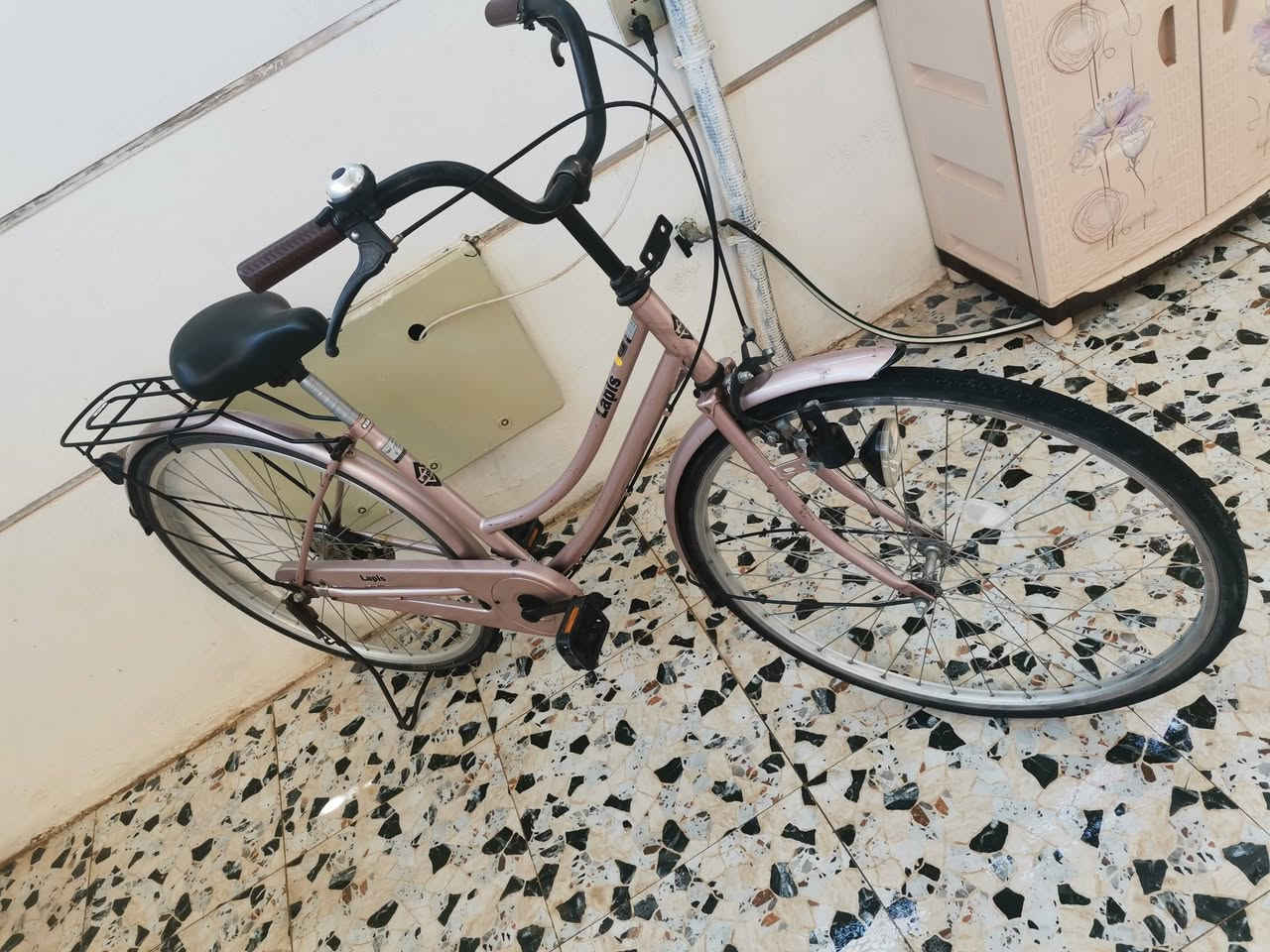 بايسكل ياباني من الحاويات باله حجمه 27 بي لايت عل طاقة حركية و بي قفل و مفتاح و ممبدل بي كل شي و نضيف
السعر ب85 و بي مجال مكان الرمادي
الرقم *********** يريد يتواصل وياي فقط عل واتساب
