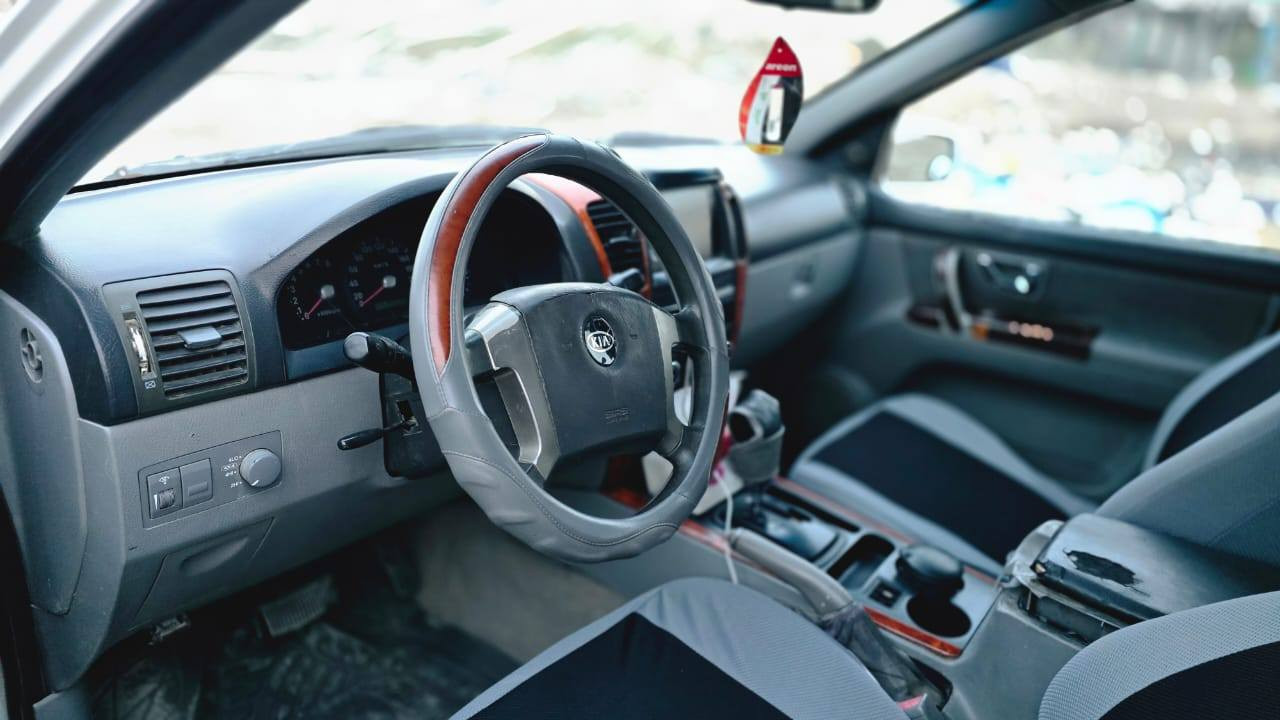 سورنتوا 2005 خليجي
مكان السياره الديوانية قضاء الشاميه 
السعر ب٨٥ وبيه مجال
ترهم مراوس بتكسي او اي سياره حسب القناعه 
رقم صاحب السيارة ***********
