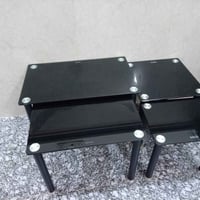 ٤ طبلات كزاز • طاولات زجاج