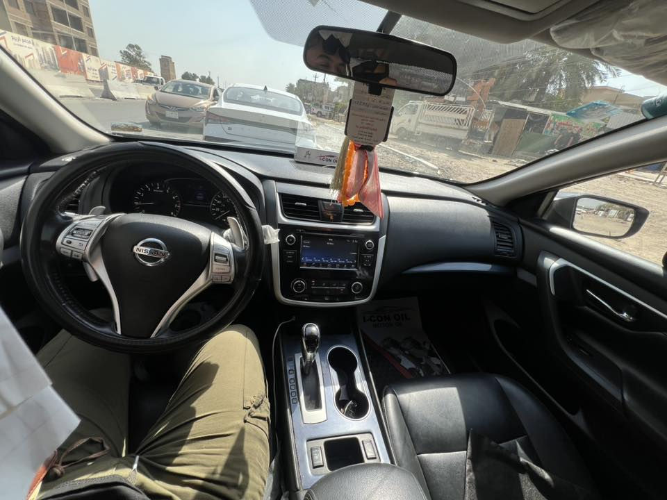 للبيع نيسان ألتيما 2018 - فئة SR (رياضية) 🏁
📍 المكان: بغداد
💵 السعر: (105$) - السعر بي مجال بسيط للشراي الجاد.
🚘 المواصفات (SR):
• الممشى: 136 ألف ميل.
• محرك 2500 رياضي واقتصادي.
• كشنات رياضية حضن (مطرزة).
• ويل كب قياس 18 أصلي مال فئة SR.
• شفتات تبديل نمر بالستيرن.
• سبايدر خلفي (جناح) رياضي.
• شاشة، كاميرا خلفية، وبلوتوث.
• بصمة تشغيل وبصمة أبواب.
• كشافات ضباب أمامية ولايتات عدسات.
🛠️ حالة السيارة (الفحص والسونار للذمة والأمانة):
السيارة حلوة ونشطة بالشارع، وهذا فحصها بالتفصيل حتى الشراي يجي على بينة:
• الضرر الأساسي: ضربة خلفية (العمل بالصندوق والبدنة)
• الجانب الأيسر: شغل بارد (بدون صبغ) بالچاملغ الأيسر الخلفي .
• القماره: بيها رصعات خفيفة.
• السيارة مبدل دهنها جديد (قبل شهر)، وتحتاج بس ترتيبات استهلاكية بسيطة جداً وما تأثر على مشيها.
📞 للتواصل والاستفسار: [***********]
(متواجد اتصال وواتساب)
