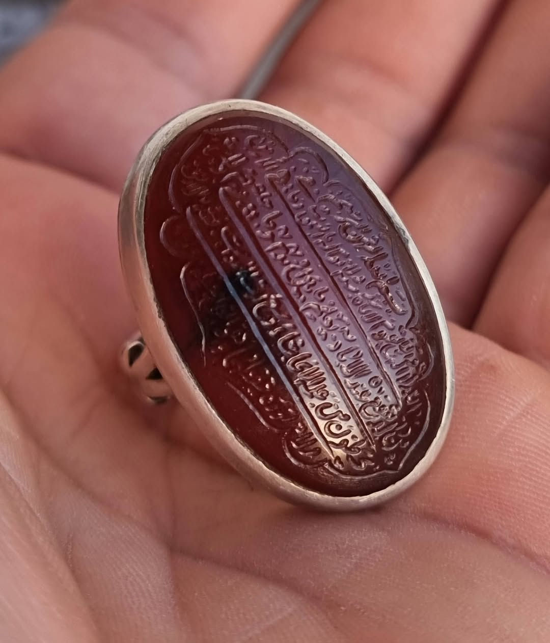 عقيق يماني كرز الكرز مخطوط خط يدوي 
                  🔥ايه الكرسي المباركه كامله 🔥
بصياغه يدويه ثقيله للبيع مكاني بغداد يوجد توصيل إلى جميع المحافظات للبيع فقط فقط أحبتي الغوالي ما اراوس بس ابيع 
***********
