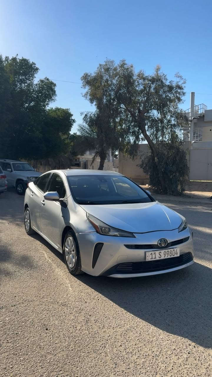 سلام عليكم 
تويوتا بريوس العلامه الزرقه
موديل:2021
المواصفات: فول مواصفات
حساسات امامية وخلفية
نظام التحذير من الاصطدام المسبق مع كشف المشاة.
نظام تنبيه مغادرة المسار مع مساعدة التوجيه.
مثبت السرعة الراداري الديناميكي (Adaptive Cruise Control).
الإضاءة العالية التلقائية (Automatic High Beams).
شاشة عرض على الزجاج الأمامي (Head-up Display).
نظام الركن الذكي المساعد.
خاصية التسخين للمقاعد الأمامية وعجلة القيادة
دفع أمامي
للاستفسار عن السعر رقم الهاتف:*********** بغداد, العراق
