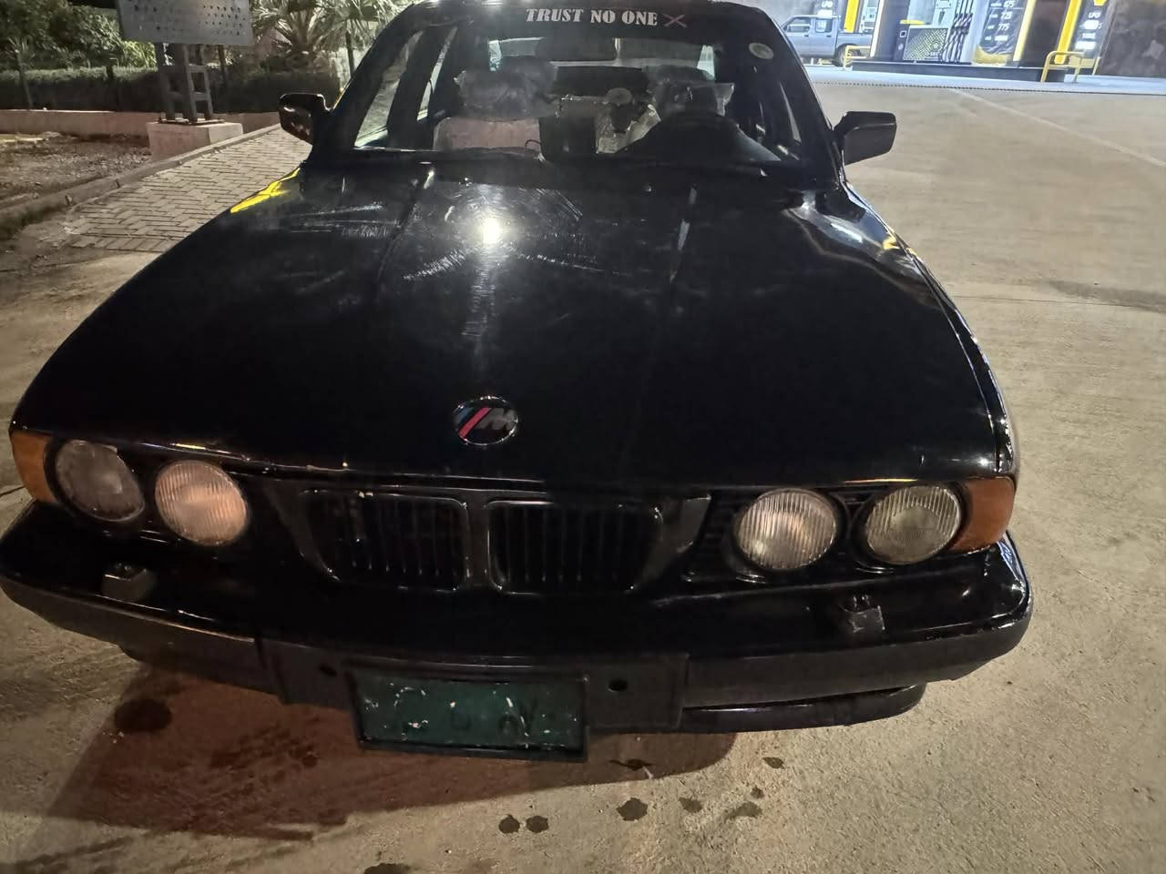 بەناوی خوای گەورە  BMW ١٩٩٣ فول فول سەنەوی و وەکالەتی بەشەرت یەک دینار مەسرەفی نییە قفلو کۆتای ٢٣ گەلەیە لەسلێمانیم***********

