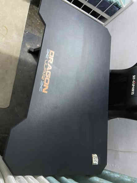 ميز وكرسي كيمنك الميز نضيف طولة 120 عرضة 60 وكرسي نضيف بس الجلد مال كعدة شوية تعبان بس الإسفنج كلشي مابي ثنينهن 150 بيهن مجال مكاني بغداد رقم ***********
