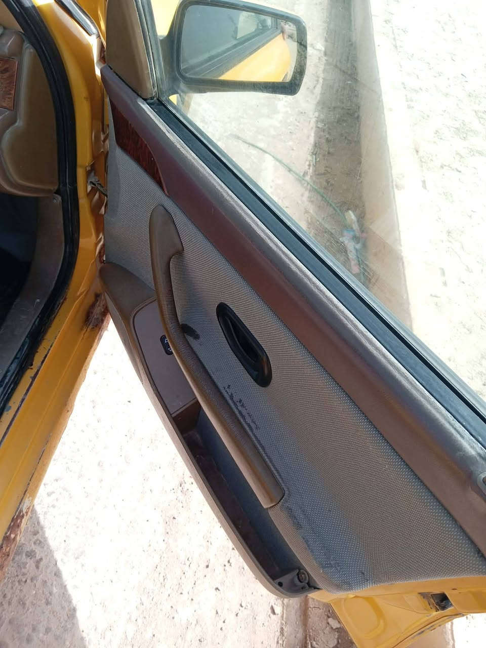 السلام عليكم سمند موديل 11 ناطق
سياره خير من لله مكينه وكير وحداديه جدد 
مالكه موجود يريد يداور كشر شوفت لعين بس مابيه ضربه قويه سياره دحجات ملاحضه سياره عليه هيه وغرامات 700 وسنويه ساقطه مكاني لحمزه شرقي لي مو شراي لا يتعبني كل تفاصيله ذاكره سعر 16 بيه مجال ***********
