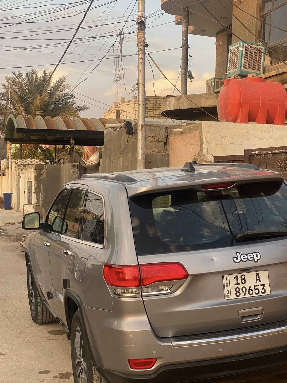 سلام عليكم ————✅
جيب كراند شيروكي  وارد امريكي.         2018

فئة limited  سياره فول مواصفات عده الفتحه 

سياره نضيفه وحلوه وكاعده رزانه شلعه معدل تخبل سياره كير محرك كهربائيات لغود شواصي حداديه مكفولات من جكه ابره 

مواصفات✅

كشنات امامي كهرباء             تبريد خلفي 

                                            تبريد ثلج ❄️ 

كشنات جلد             كاميرا خلفيه        

كشنات تدفئه الاماميه والخلفيه ✔️

شاشه وسطيه تحكمات بالكامل ابل كاربلاي أوامر تحكم بالتبريد إعدادات سياره نضام ملاحه 

صندوق كهرباء ⚡️ 

                                     حساسات امامي خلفي 

جامات auto

                               ماشيه 150

سياره بصمه 

عداد ديجتال مع عينه تضهرلك ضغط الدهن وحراره الكير وحراره الدهن وعمر الدهن    مراقبه ضغط الإطارات 

مثبت سرعه     

تدفئه ستيرن 

               

        سياره سعرها مناسب ونضيفه وصور حادثها موجوده 

رقم بابل سنويه لل 2030 

لتواصل واتساب او اتصال *********** سياره تفاصيله كامله مكتوبه وصور حادثه بالمنشور اقرا المنشور زين واتصل  

      

      ملاحضه / سياره صار بيها ملاحضات بسيطه بالعراق
