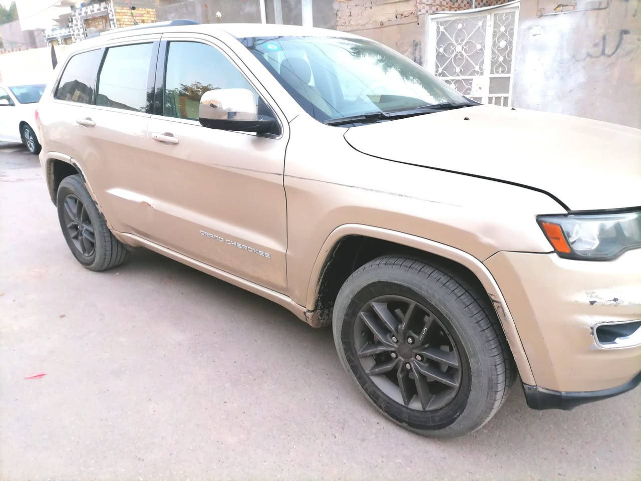 سلام عليكم جيب شروكي للبيع سعر 190 $بسمي رقم الهاتف ***********
