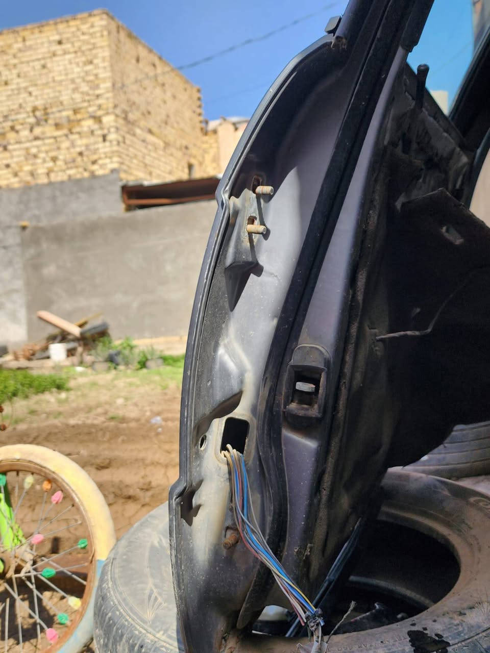 مرخصه الادمين سلام عليكم بيبان اثنين مال 500 بيبان نظيفه 65 نظافتها ايش تعطيني بيهن اخذهن*********** هاذه رفمي للعلم البيبان ما ماخذمنعدهن غير البطايق الباقي كله موجود البيبان كهرباء سنترلوك يدات اصل وبرد كانت مع كل الحب والاحترام الى مدير الكروب

