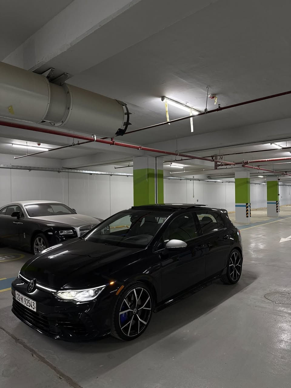 المواصفات:
 • محرك 2.0 TSI تيربو
 • 4 سلندر بقوة تقريباً 315 حصان 💪
 • نظام دفع رباعي 4Motion
 • ناقل حركة DSG أوتوماتيك
 • وضعيات قيادة متعددة (Comfort / Sport / Race)
 • شاشة معلومات كبيرة مع نظام ملاحة
 • Apple CarPlay & Android Auto
 • عدادات ديجيتال
 • فتحة سقف
 • مقاعد رياضية جلد
 • نظام صوتي عالي الجودة
 • حساسات أمامية وخلفية + كاميرا خلفية
 • رنكات رياضية قياس 19
 • إنارة LED أمامية وخلفية

 الممشى: (18الف)
 السعر: 25000$
(صبغ جاملغ نصف بنيد وسقف )
للتواصل 
***********
