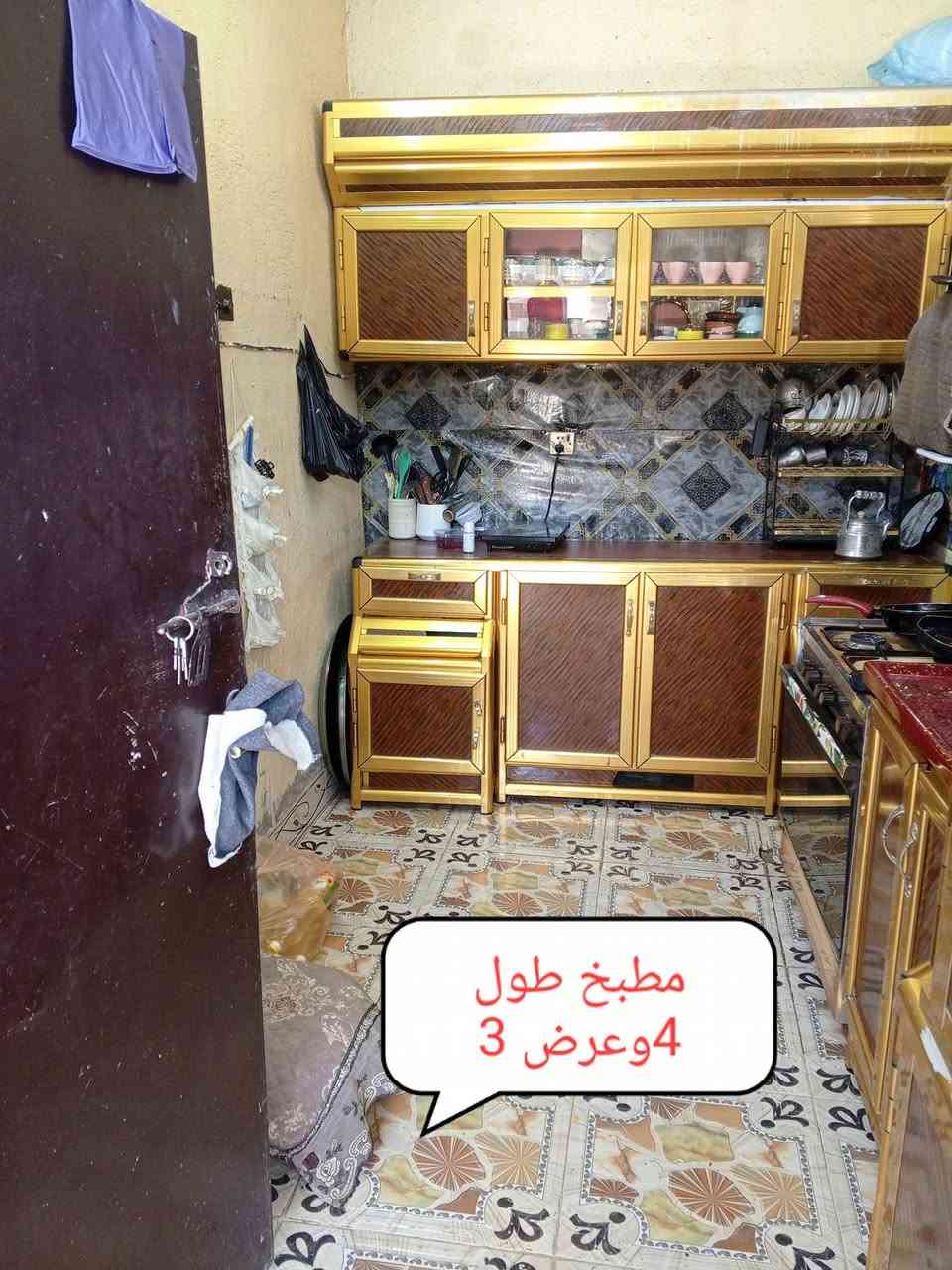 بيت للبيع عبر الشارع العام قرب المولد الي يم النهر مساحه البيت 160م مربع بناء غرفتين نوم وصاله ومطبخ وصحيات خارجي بناء بلوك وطابوك الارضيه بورسلين البتلو صب للاستفسار الاتصال ***********
