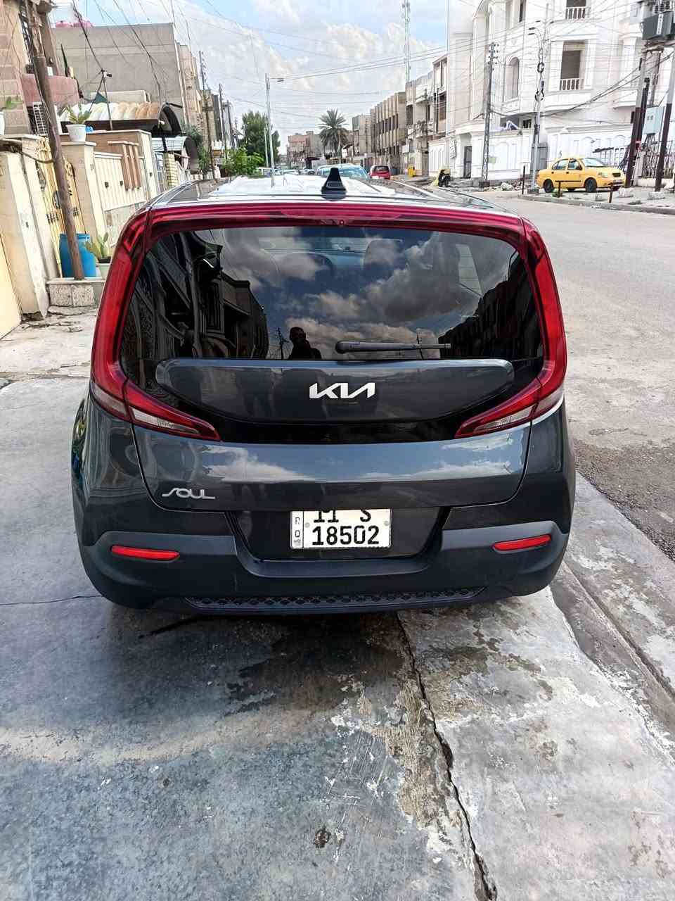 سلام عليكم كيا صول للبيع مديل 2022 بسمي تحويل ثاني يوم  مكينه 2000 دوش  وارد امريكي السونر موجود السعر  145  العنوان بغداد الشعب رقم الهاتف ***********
