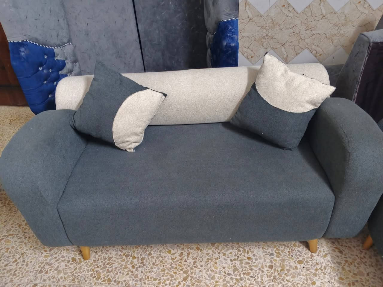 تخم تسكام بلوك  دزاين تركي
وقماش تركي درجه  اولى استخدام قليل جدا  نظافة 100/100
 سعر خاص


**إذا كنت صاحب هذا الإعلان وتريد حذفه لأي سبب، رجاءا أرسل رسالة إلى الدعم الفني**