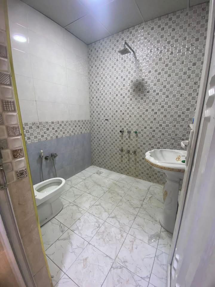 للإيجار في السيدية
بيت مساحة 50 متر زيرو 
يتكون من:. 
🏠 غرفتين نوم 
🏠 صالة
🏠 مطبخ 
🏠 خدمات
بدل الايجار 750 الف دينار 
📍 الموقع: السيدية جامع الهدى
————————————
📞للاستفسار***********
📍 أو زيارة:
مكتب الرواد للاستثمار والتطوير العقاري – السيدية
