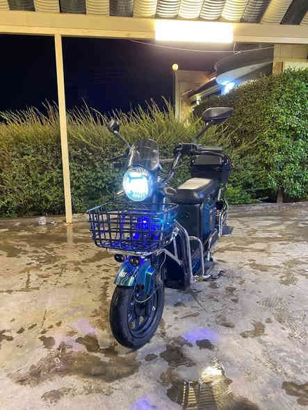 سلام عليكم 
دراجة كهربائية شحن نوع ماسه هارلي ٢٠٢٥
المواصفات:
بطاريات الكبيره عدد ٦ يجي ٢٠ امبير ٣٠ فولت يمشيك ساعتين بمسافة ٦٠ كيلو
يمشي ٩٩ الحقيقي ٩٢ 
نوع مميز مخصص للحمل الثقيل يركب ٣-٤ نفرات
بطاريات ما مبدل دراجة نظيفة كلشي وما مبدل بيها برغي 
ما بيها اي عطل كهربائي كلشي بيها شغال الشاحنة مالتها الاصليه ماسه وبوكس وياها هدية
بريكات دسك امامي خلفي دهن 
السعر ٧٠٠وبيها مجال
