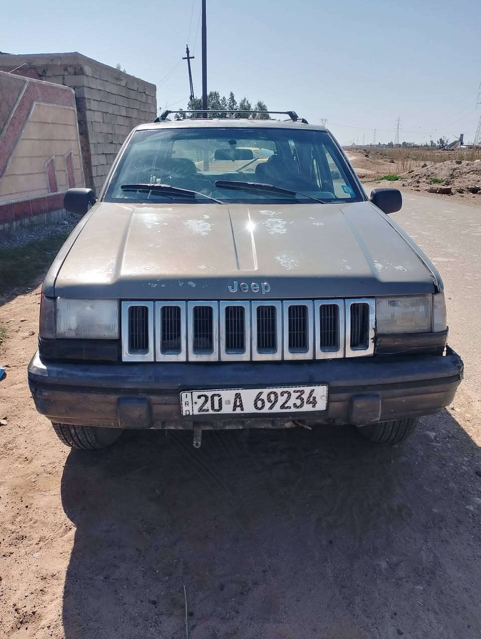 سلام عليكم جيب شيروكي موديل 1995سياره بلاد وضع الشركه مكينه وكير بلاد 6 تخم تاير دوشمه نضيفه سيارة لا ضربه ولا صبغ بيع او مراوس حسب القناعة ***********
