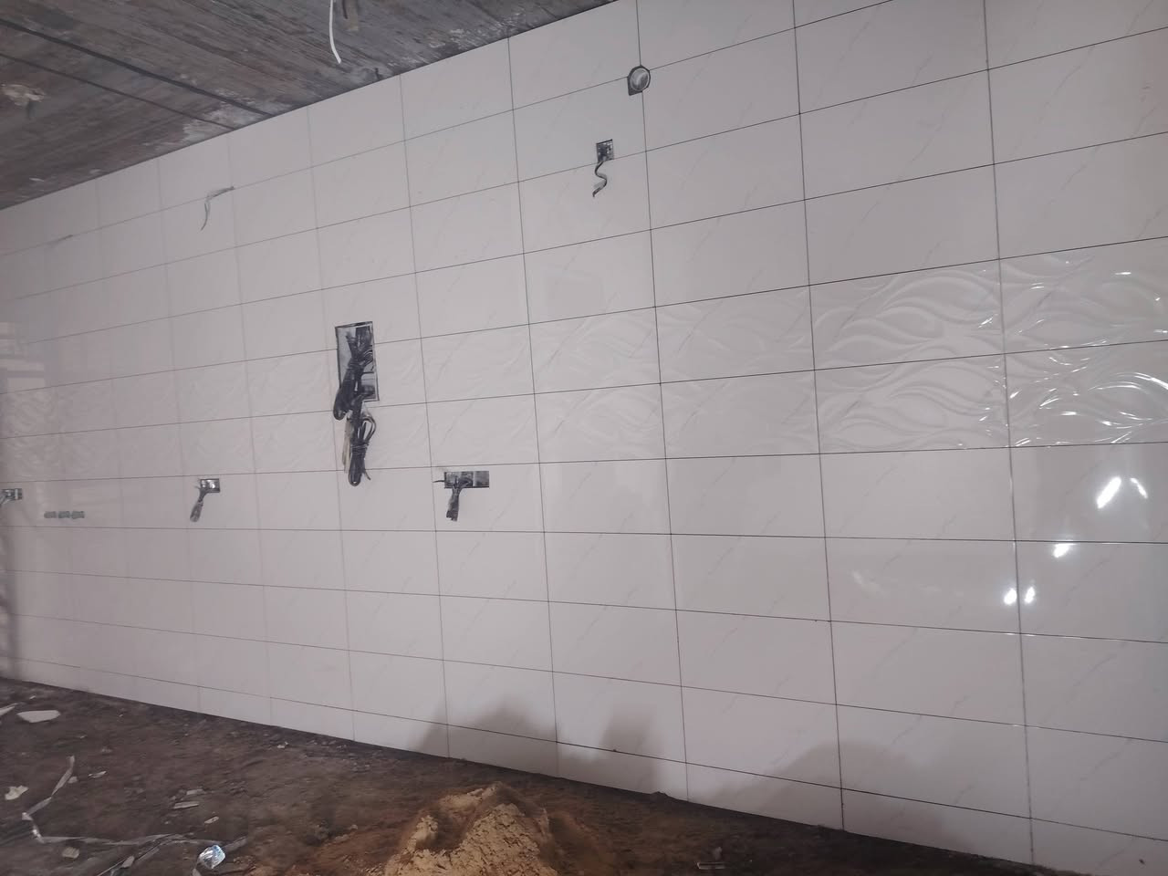 خلفا سراميك وبراسلين ومرمر شغل درجة أوله واسعار تنسب الجميع  وستلام مهندسين ***********
