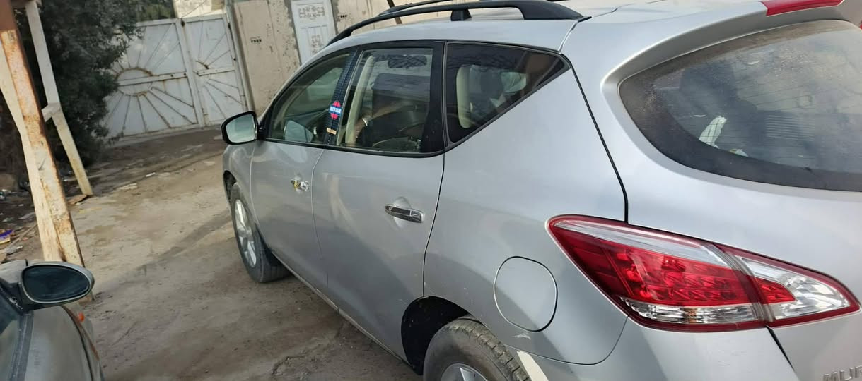 سلام عليكم للبيع نيسان مارونو ١٢رقم بغداد السياره كير محرك مكفولات ٦سلندر فول مواصفات مكفوله من الضربه الحادث بس تعديل بارد باب بصف السايق السياره وارد أمريكي نسبه الغرق ١٠/باميه مكان السياره سامراء رقم *********** ملاحظه غير متواجد عانت السعر 90 بيه مجال قليل
