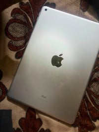 ايباد ٩ • ذاكرة ٦٤ • بطارية ٨٥%