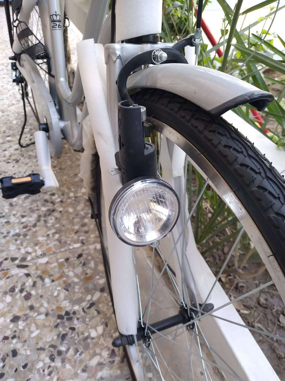 السلام عليكم للبيع جديد غير مستخدم حجم26فول  سله جرس قفل دينمو لايت كير خلفي 7نمره سيبايه السعر 150الغبغداد حي الإعلام ***********
