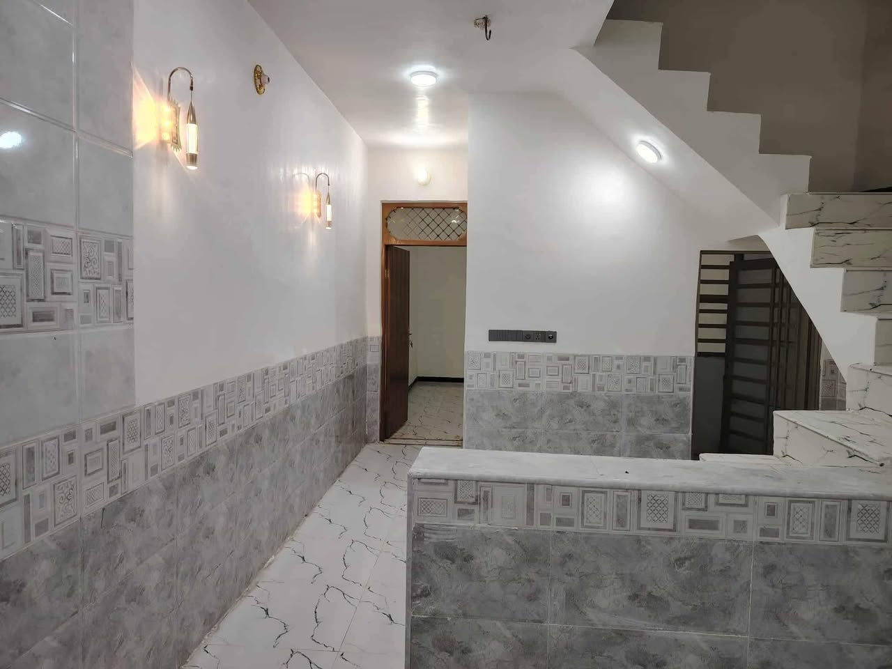 دار للبيع  50 م 🏡 عدد 2
✅ تحفه فنيه شغل درجه اولى بناء جديد ما مسكون جاهز للسكن قريب للشارع العام 

بسعر /22/ مليون مع المجال
موقع /نجف 🏡 شارع الصب عمود 317

البناء 🏡 
غرفه/صاله/مطبخ / صحيات/مكشوفه
بناء مرتب/ اساس + سقف كونكريت + طابوك

ألخدمات 🏡 #بعد_عن_سوق_100م
ماء/كهرباء/مدارس/سوق/تبليط/مولد
***********واتساب
