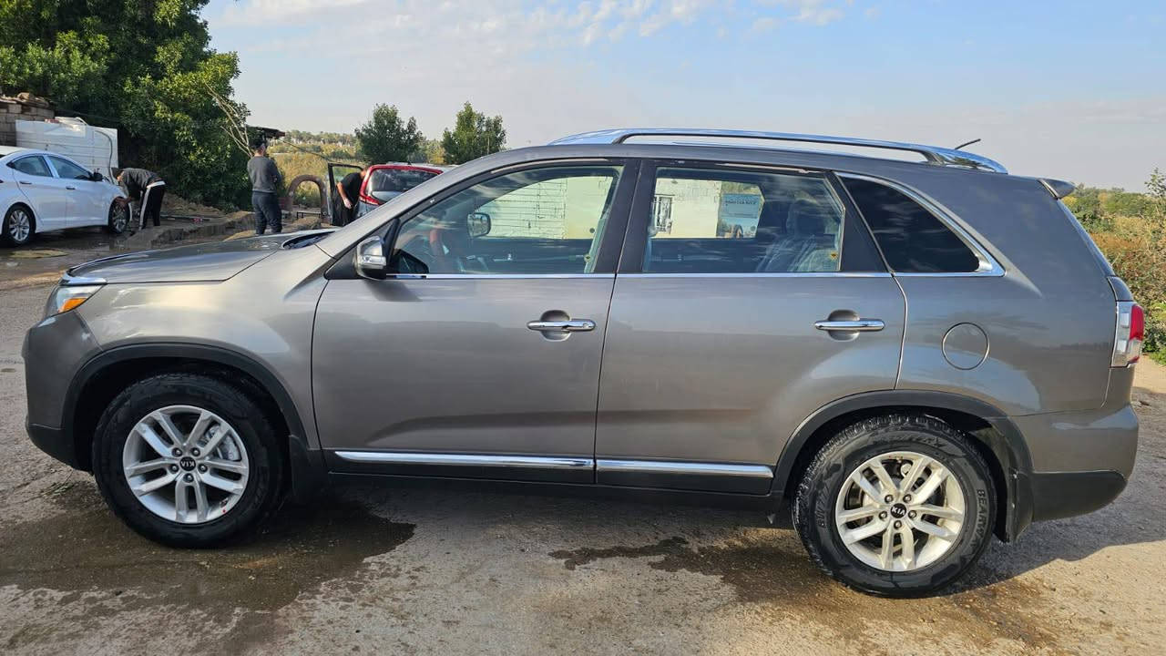 سلام عليكم
سورنتو٢٠١٥وارد امريكي بدون حادث سياره كفاله
رقم بغداد تحويل مباشر 
٤ سلندر 
شاشه وكامره
 تخم تاير
كير ومحرك خير من الله 
سياره مال جناي مامتعوبه
سعر ١٤٠ بيها مجال ‏‪***********‬‏
