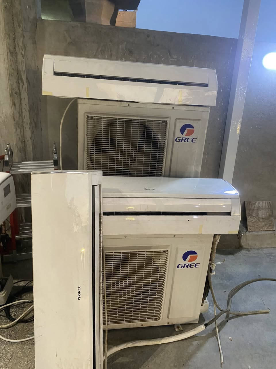 السلام عليكم
للبيع سبالت 
نوع گري 
حجم 2 طن 
غاز 22 
اجهزة جدا نظيفة
بلادية كاملة بدون اي نقص 
او تصليح 
سعر الواحد 450 الف 
***********
