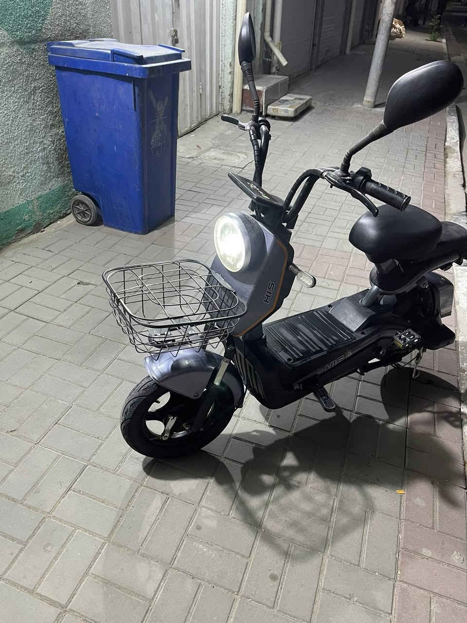 السلام عليكم بايسكل شحن للبيع بايسكل جديد ونضيف  الحجم الصغير  كل نقص مابي كامل كلشي شغال فول مواصفات تشغيل عن بعد ٢ بصمه ٢ سويج بطاريات نضيفات  مكاني كربلاء *********** السعر ٣٢٥ وبي مجال
