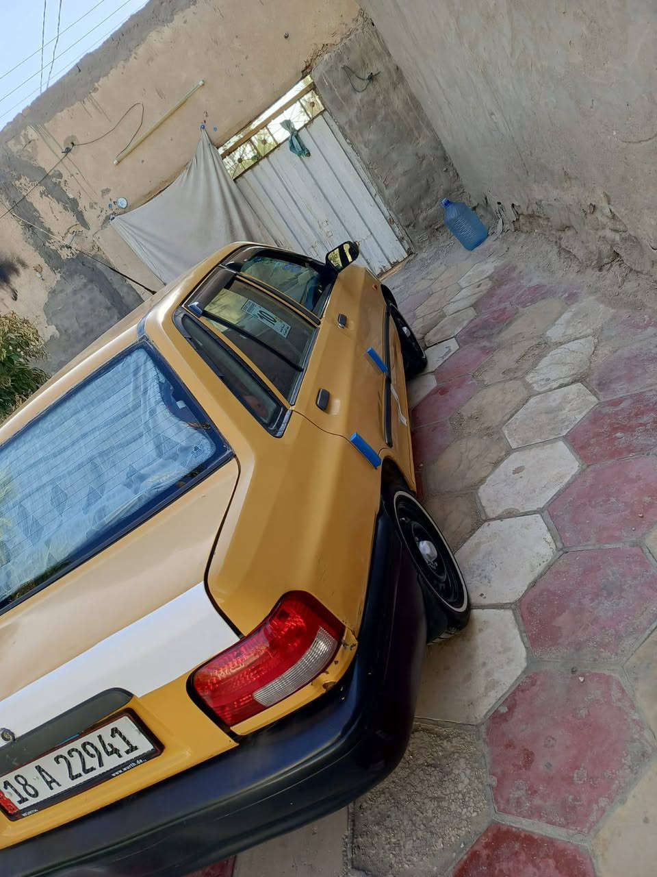 السلام عليكم 
سايبه للبيع مديل ١٣ 
مصفره هيئه وغرامات وراعيهه جوارينه مداور ثاني يوم
 كير ومكينه وتبريد وحداديه وتخم تاير ابو الخطه وباتري شاشه تاب وسنتر لوك 
السعر ٣٠ وبيهه مجال 
الاتصال ***********
