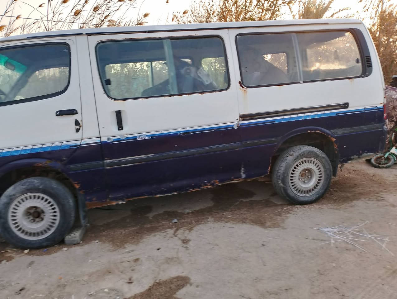 سلام عليكم
البيضه فتون موديل 2008رقم احمر بغداد راعيه في البصره الدير 
الهايس الزركه رقم بصره اماني موديل 1993 راعيه في الزبير البصره 
السيارتين التسقيط 
بدون محركات 
العنوان البصره الجزيره الاستفسار 
***********
