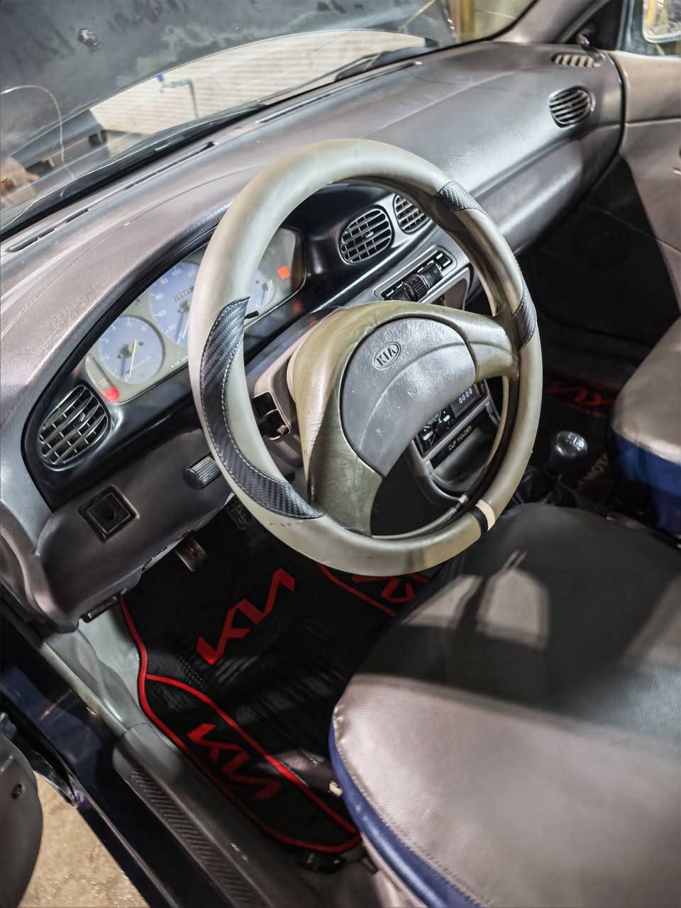 السلام عليكم لبيع سياره كيه فيلا محرك وكير خير من الله تبيريد ثلج تخم تاير جديد باتري جديد سياره خير من الله كلها شغاله كهبايات شغالات مكان بغداد السعر 32ورقه بيها مجال قليل تصال ع رقم ***********
