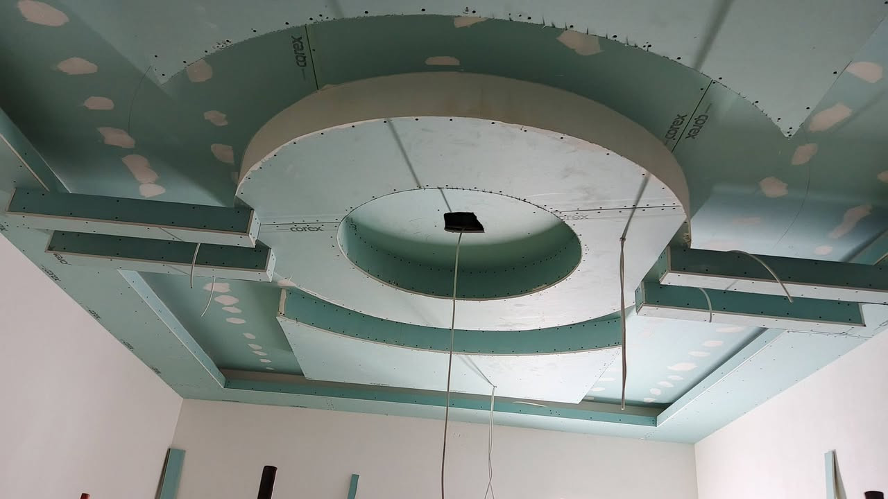 Black king 
لعمل جميع انواع الديكورات العصرية التركية والسورية سقوف جبس بورد والبلاستيك والجدران بجميع انواعها وب اسعار تنافسية للاستفسار الاتصال على *********** او المراسلة على الواتساب
