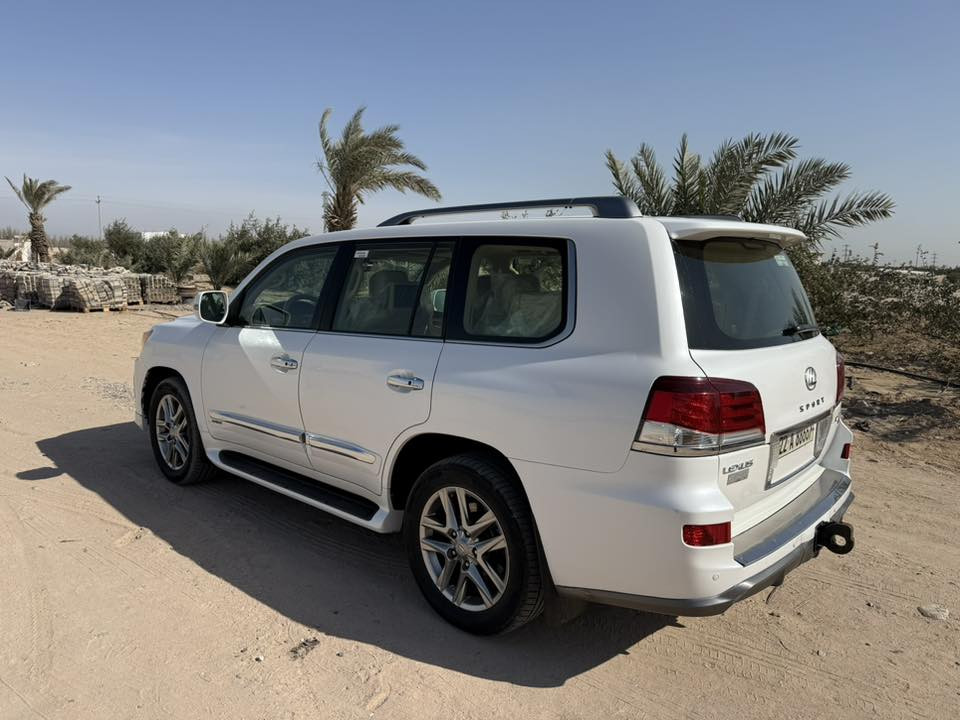 السلام عليكم للبيع لكزز موديل 2013 السيآره مكفولة كفالة عامه فول مواصفات لكزز معروف مواصفاته داخل بيجي ماشية 227 الف مكان السيارة البصره الزبير اي استفسار الاتصال ع الأرقام التالية : 
***********
