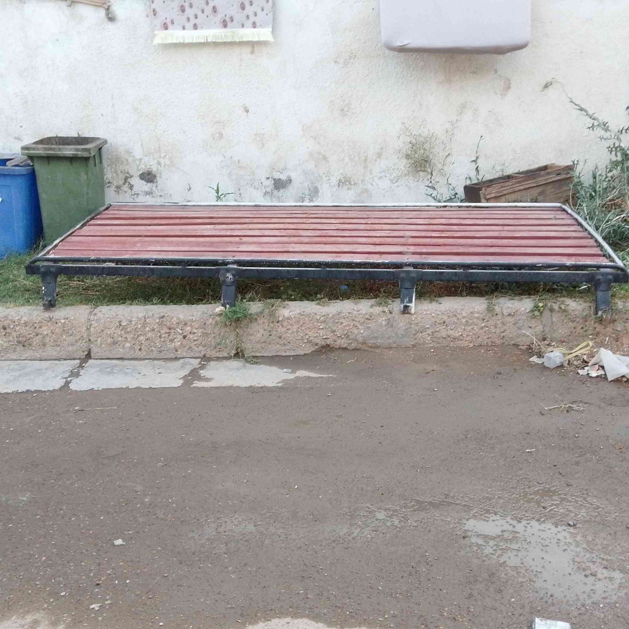 السلام عليكم سيبايه فتون للبيع مكاني حي جهاد سعره 75
***********
