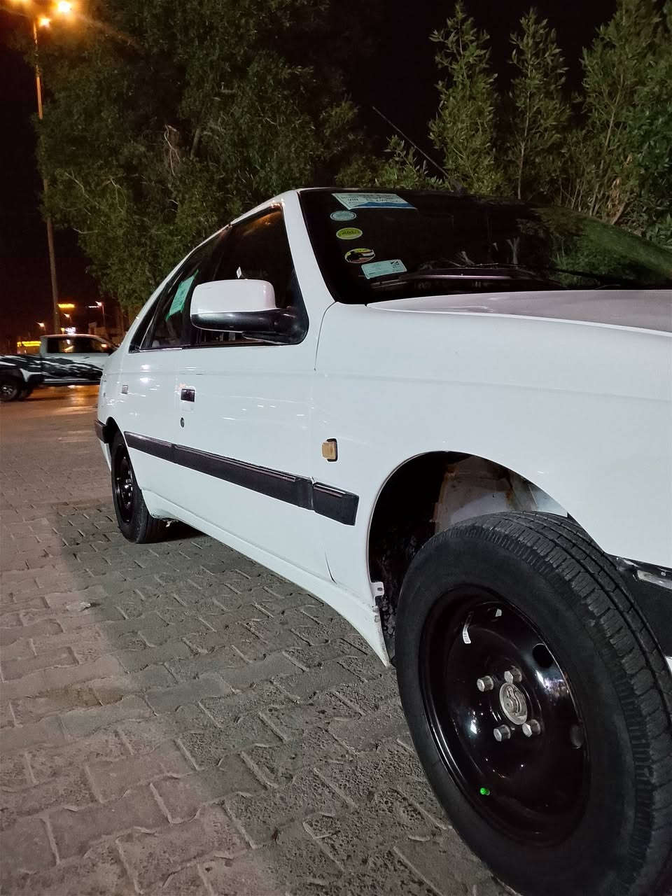 السلام عليكم بيجو مديل 13 رقم بغداد انكليزي سنويه ل30 السياره كفاله عامه لا صبغ لا تبديل لا ضربه مكينه طك كارتون فرنسي قطرته بلنص تبريد ثلج شرد كير جديد تخم تاير حداديه جديده السياره مال جناي مكان السياره نجف للاستفسار اكثر اتصل على الرقم ***********
