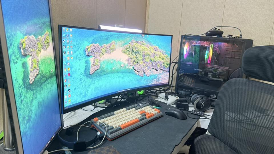 السلام عليكم سيت اب كامل
Core i5 11400F
RX 6700xt 12 GB
RAM 2X8 3200Mhz XPG
Motherboard h510 
1TB SSD m.2  NVME
256 SSD
Cooler Red Dragon Double Fan
PSU 650W
شاشة ثانوية hp 24in
75hz
1ms
Ips
الشاشة الاساسية 34in
2k
165hz
0.5ms
الترا وايد كيرڤ
كيبوردات ثنين ميكانكل
ماوس اتاك شارك x11
ماوس باد
سماعات هايبر اكس كلاود 2
ميز حرف L
كرسي مكتبي
ليد نيون 5 متر 
ولد مسطرة فوق الشاشة
للبيع كاملةة السعر مليون و 500 قفلل قفلل


**إذا كنت صاحب هذا الإعلان وتريد حذفه لأي سبب، رجاءا أرسل رسالة إلى الدعم الفني**