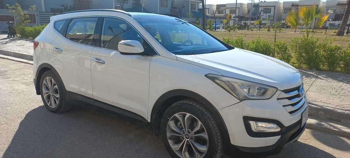 سنتافي خليجي 2013 بيضاء محرك دوش2400   فول مواصفات عدا البصمة 
فتحة بانوراما تبريد 3 قطع 7 راكب كراسي كهرباء مرايا جانبية شفط تحكمات ستيرن داخل مخمل بيجي صدر جديد لايت امامي زينون .
رقمها بصره مشروع وطني تحويل في بغداد بنفس اليوم 
الاضرار الجاملغ الامامي الايمن فقط مصبوغ وصار عندي ضربه بحاجز بلاستك سبب شك بالدعاميه شبر ورصعات ٢ قرب فتحه البنزين 
المحرك مبدل بي كازكيت قبل ما اشتريها 
السعر 16.500 دولار بيع فقط بدون مراوس
هاتف *********** بغداد, العراق
