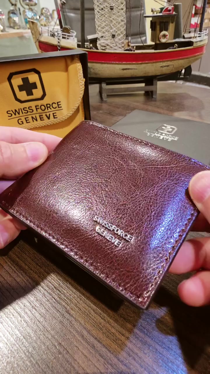 الجودة والتفاصيل الدقيقة✨ محفظة Swissforce Geneve وصلت لتكون رفيقك اليومي الدائم.
​✨ الماركة: Swissforce Geneve
💼 المادة: جلد طبيعي 100% بملمس فاخر
🎨 اللون: coffee ملكي بلمعة كلاسيكية
🧵 التصميم: خياطة متينة تضمن لك عمراً طويلاً للمنتج
🛡️ الشعار: معدني بارز يعكس الرقي
💰 السعر: 55 ألف دينار فقط
🚚 التوصيل: مجاني لجميع محافظات العراق
👁️ فحص المنتج قبل الاستلام
🛍️ Azento.Shop 🛍️
📞 WhatsApp: ***********
​اطلبها الآن ✉️ وتمتع بالأناقة التي تستحقها!

​#Swissforce
#Geneve
#جلد_طبيعي
#محفظة_رجالية
#أناقة_رجل
#إكسسوارات_رجالية
#ماركات_عالمية

