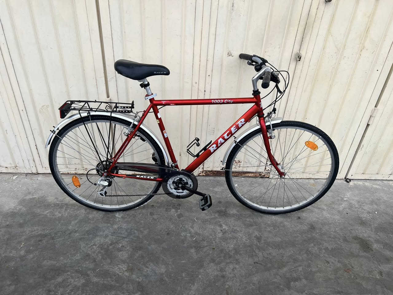 پاسکیل  RACER
حجم ٢٨
مارکە سویسری 
بالەی ئەوروپی 
٨-٣ کێڕەکانی
سیتم shimano 
جملخەکانی پلاستیکە
لیرە بەکار نهاتوە 
فریم ٥٨
جسم ئاسنە 
پاسکیلی رێگای دوورە
ناونیشانمان /کلار -رزگاری  بەرابەرشارەوانی
ژ.م ***********
