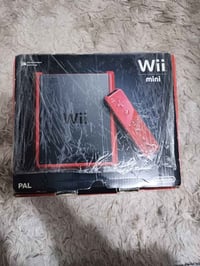 وي مني الجهازجديدغيرمستخدم مع الملحقات الاصليه السعر100الف  ٠٧٧١١٣٨١٥٦...