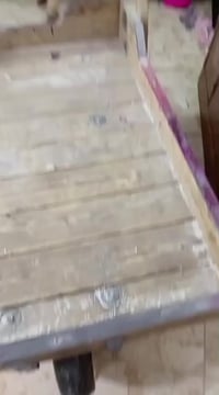 عندي عربانه البيع جديده السعر 200 وبيهه مجال اتصل علرقم 07805373206